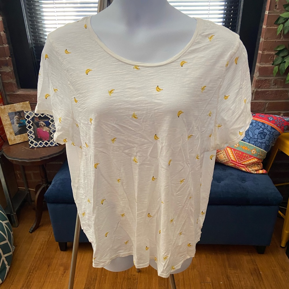 Old Navy t-shirt